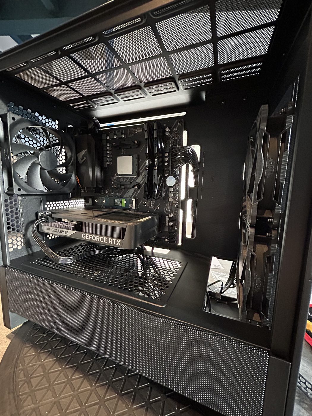 PC gaming neuf Ryzen 5 5500X3D et RTX 5060 8 Go, boîtier NZXT H3 Flow